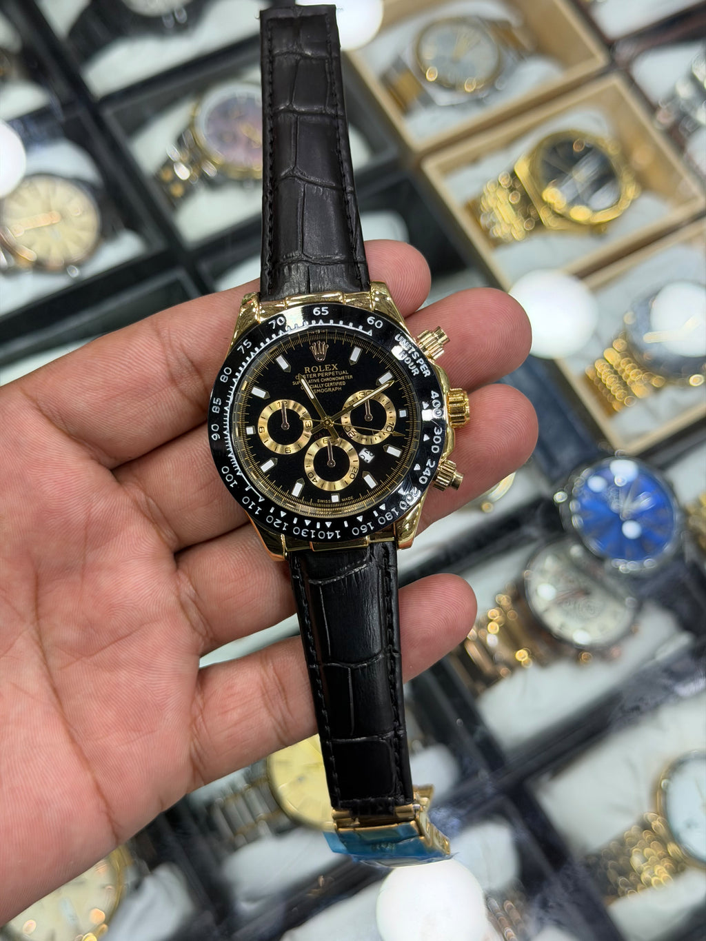 Rolex Daytona Available In Leather and Rubber Both Straps