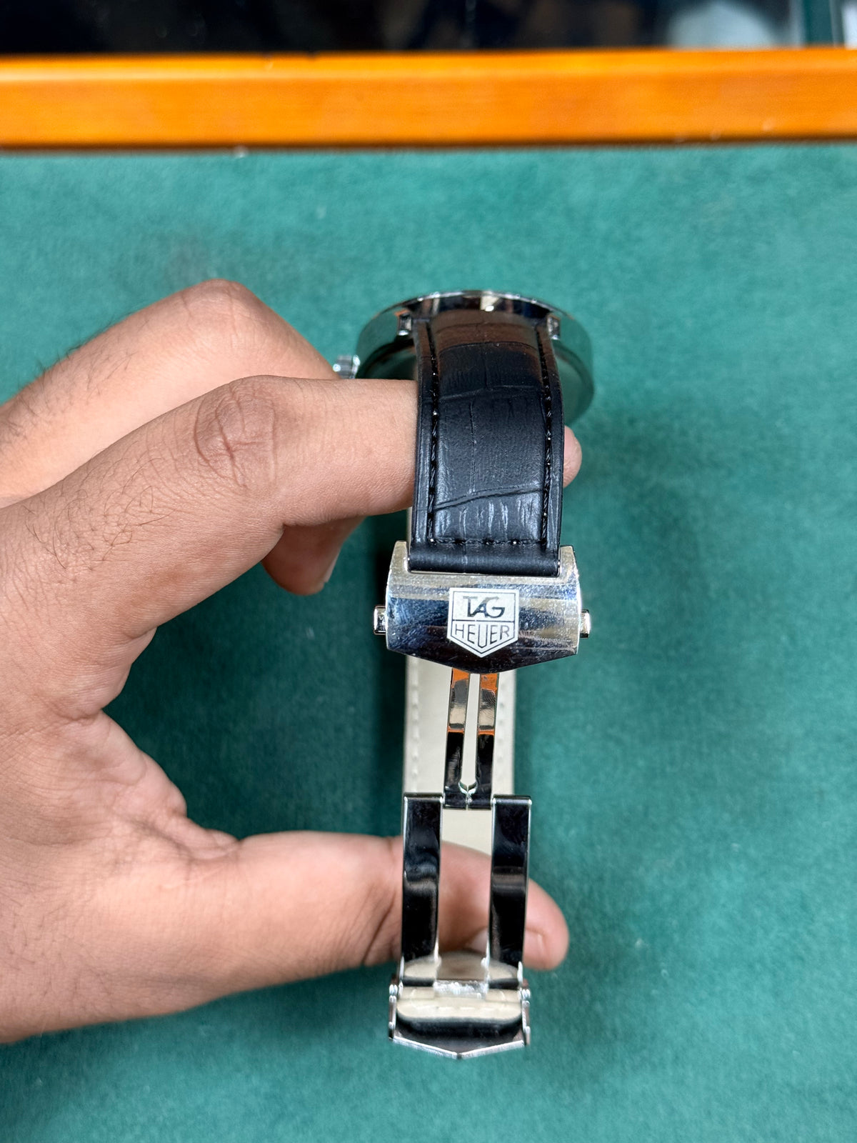 TAGHEUER LEATHER STRAP WATCH