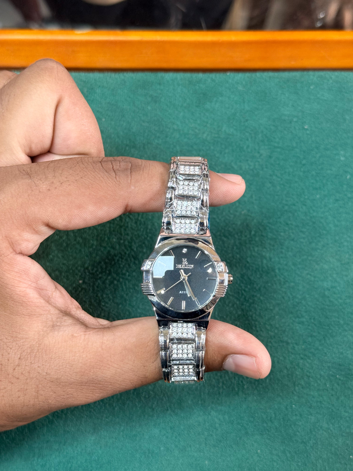 Ladies Chain Watch Black Dial