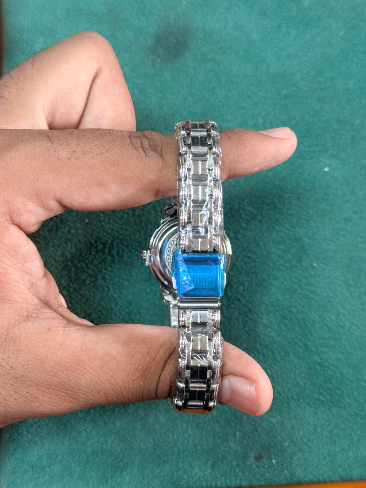 Ladies Chain Watch Black Dial