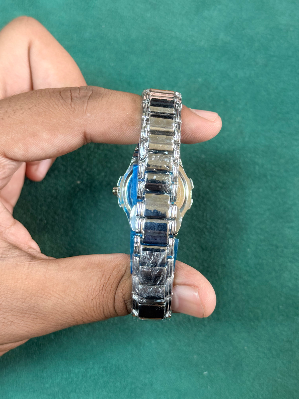 Ladies Chain Watch Black Dial