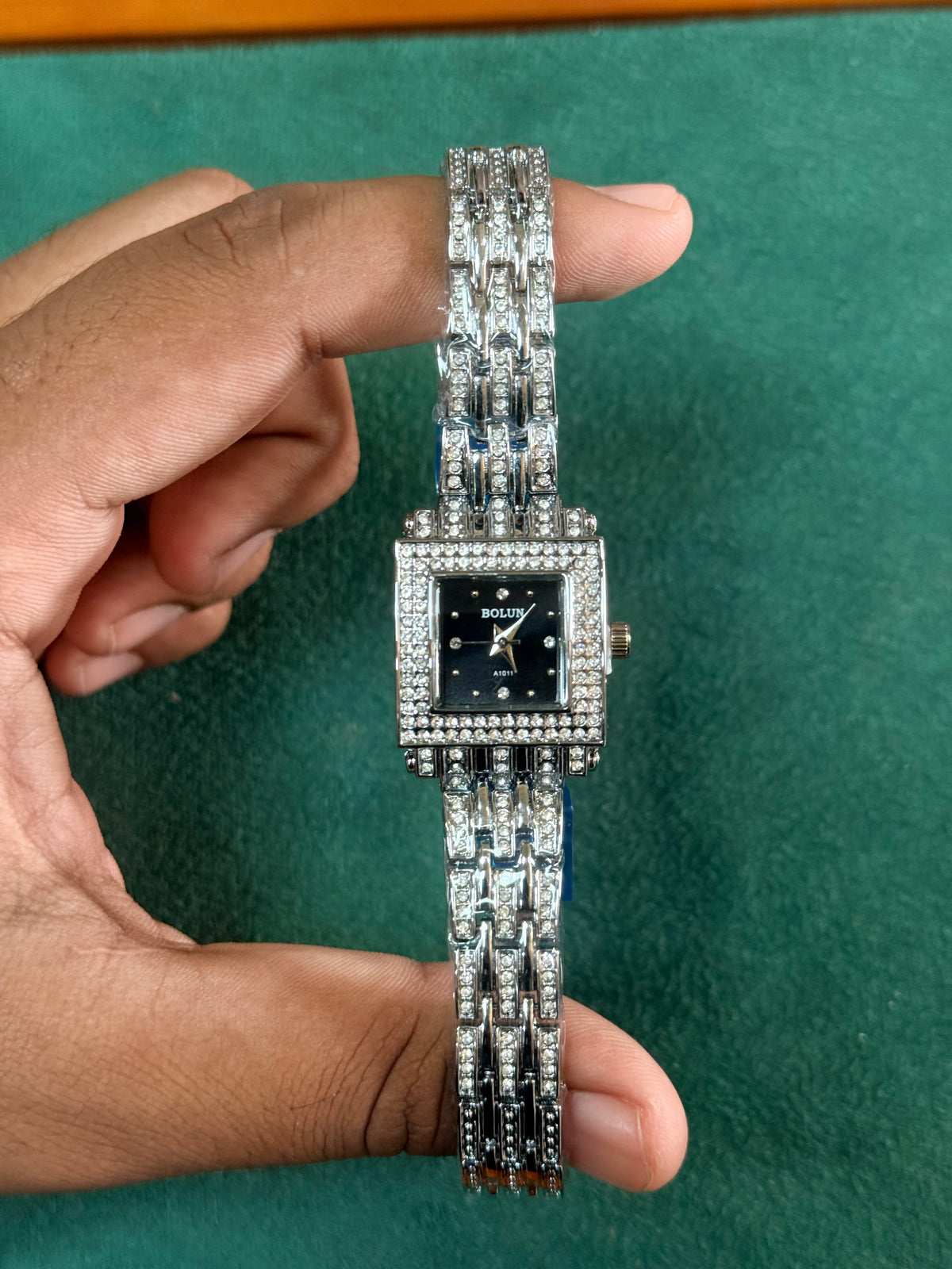 Ladies Chain Watch Black Dial