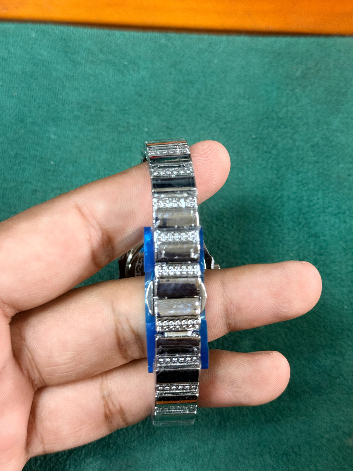 Ladies Chain Watch Black Dial