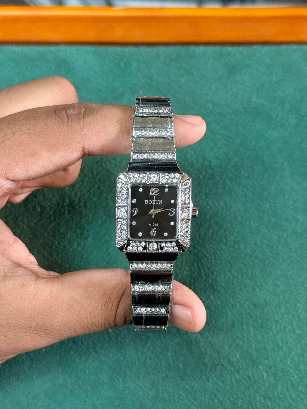 Ladies Chain Watch Black Dial